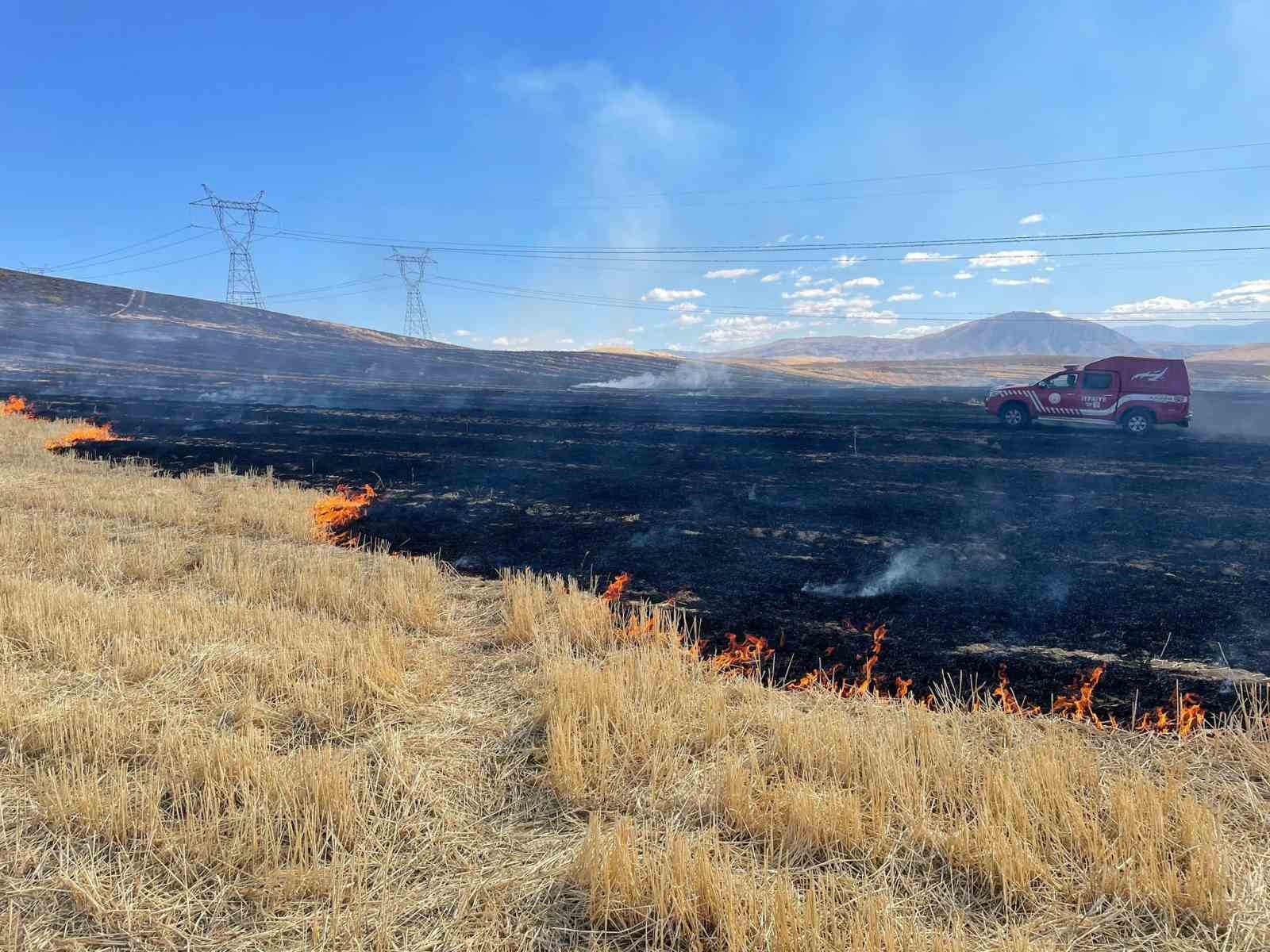 Malatya’da bin dönümlük anız yangını kontrol altına alındı
