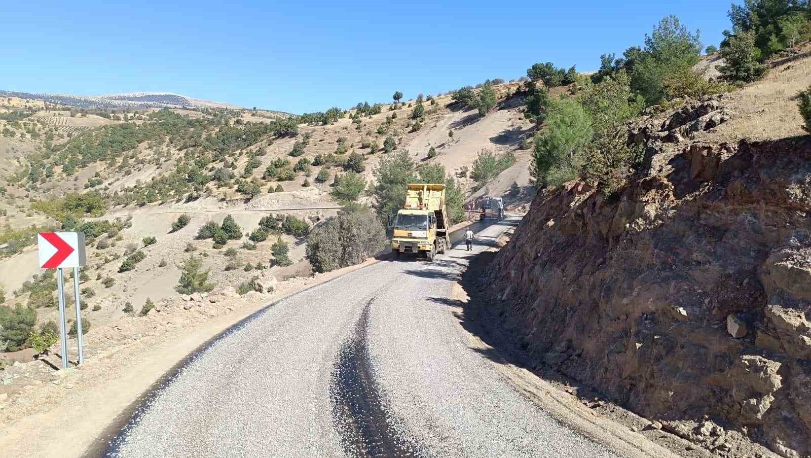 Pazarcık kırsalının yolu büyükşehir belediyesi ile yenileniyor
