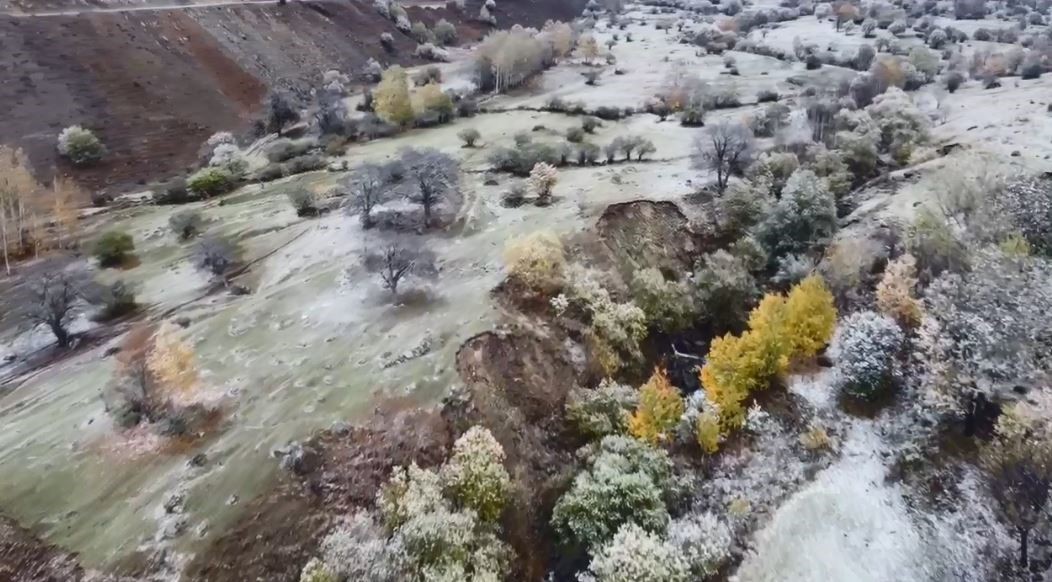 Artvin’de sonbahar ve kış manzaraları aynı karede
