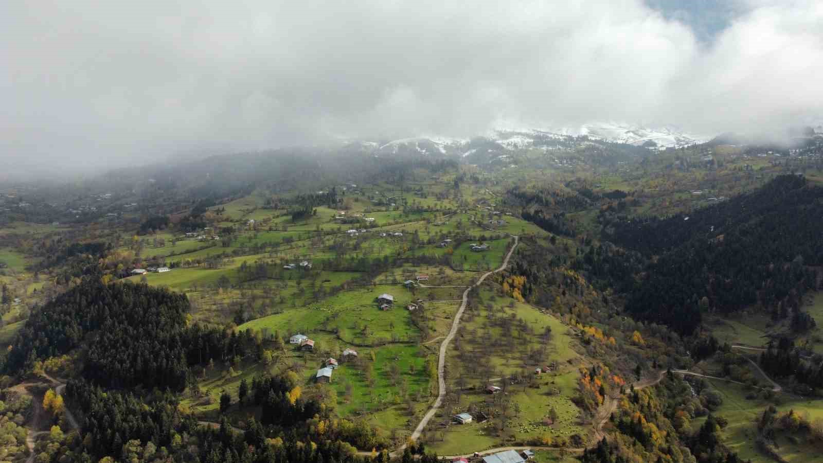 Artvin’de sonbahar ve kış manzaraları aynı karede
