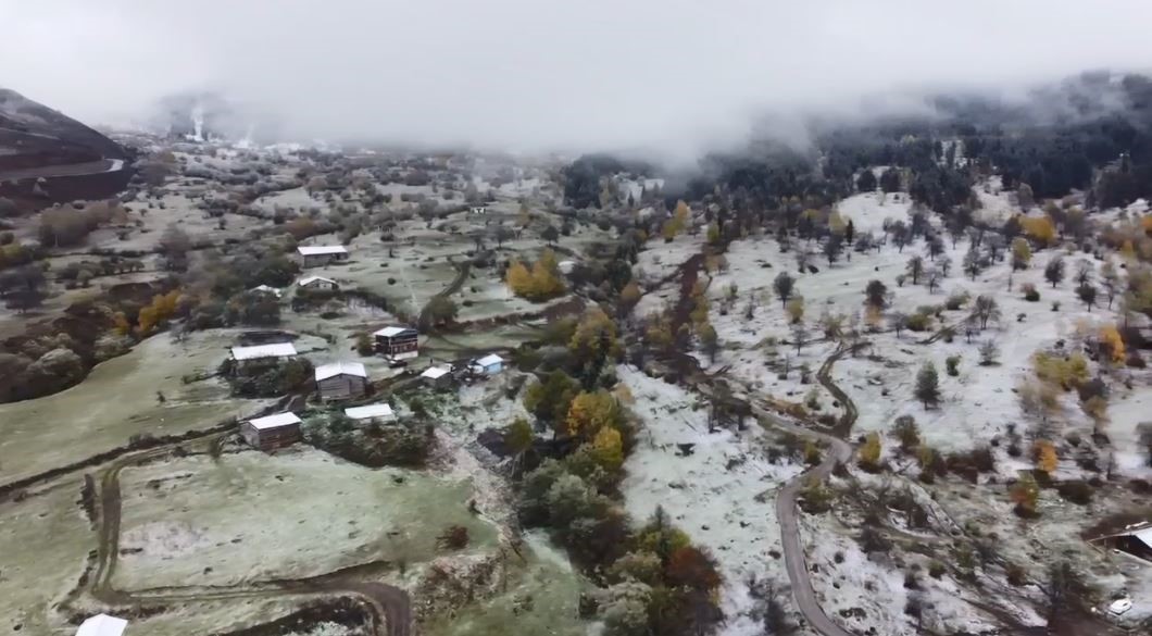 Artvin’de sonbahar ve kış manzaraları aynı karede
