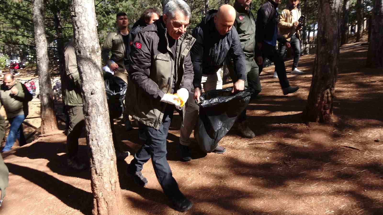 Yozgat Çamlığı Milli Parkı’nda çevre temizliği etkinliği düzenlendi
