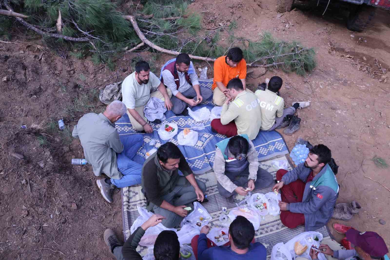 Ateş savaşçılarının mütevazi kahvaltısı
