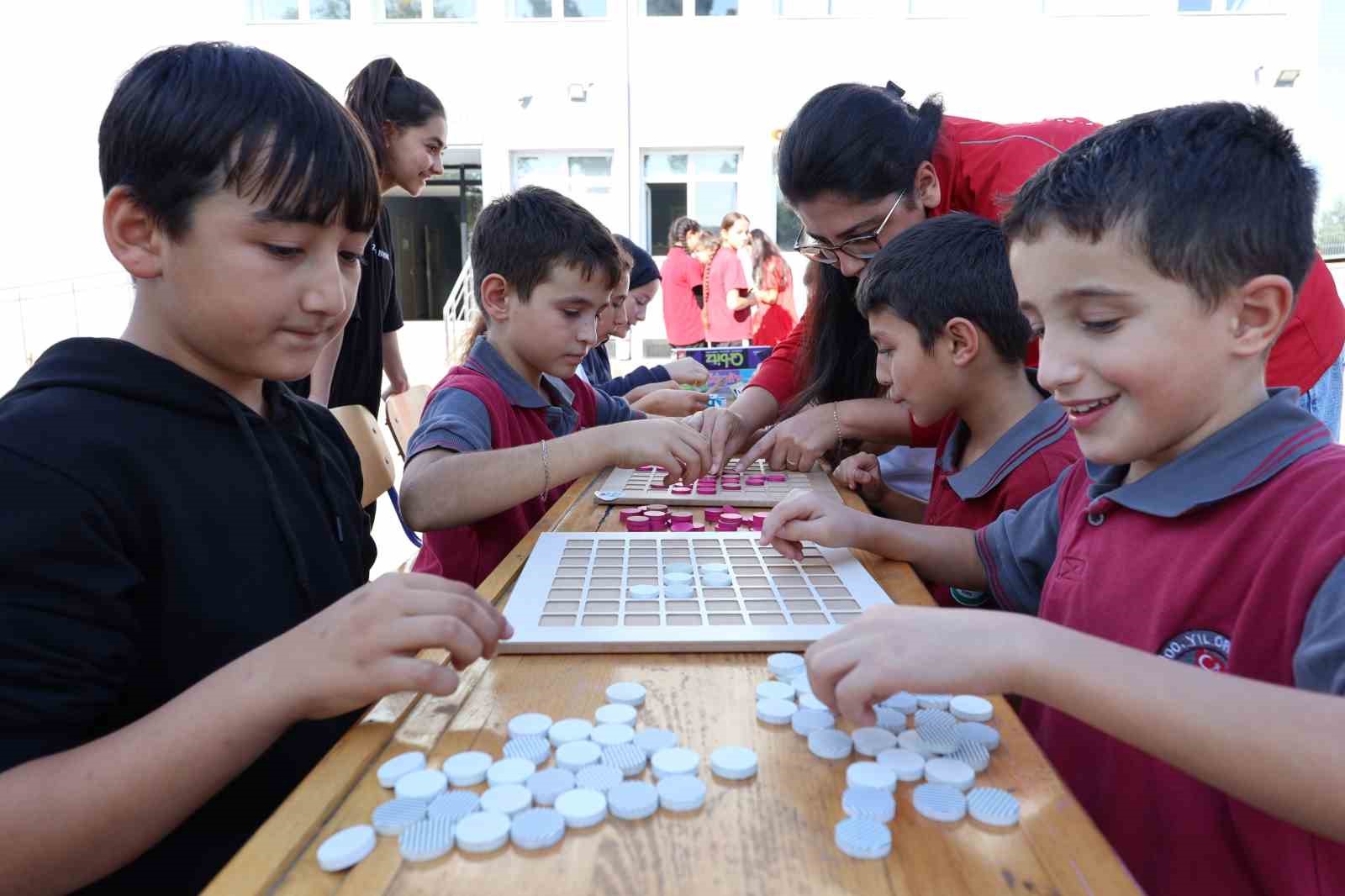 Ortaokul öğrencileri gönüllerince eğlendi
