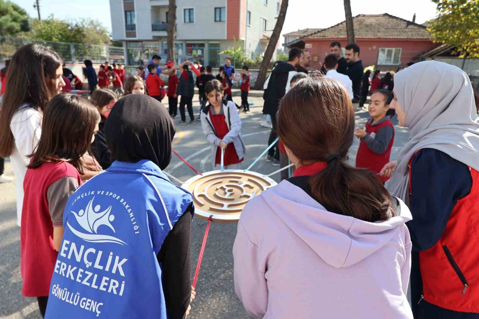 Ortaokul öğrencileri gönüllerince eğlendi
