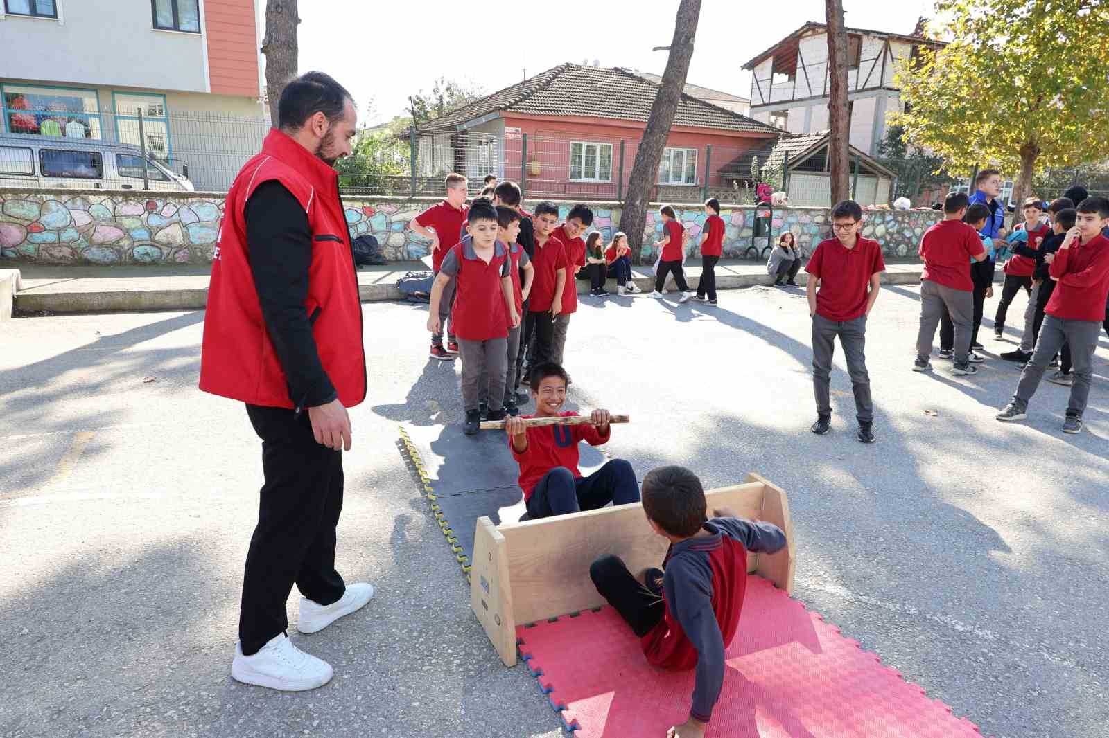 Ortaokul öğrencileri gönüllerince eğlendi
