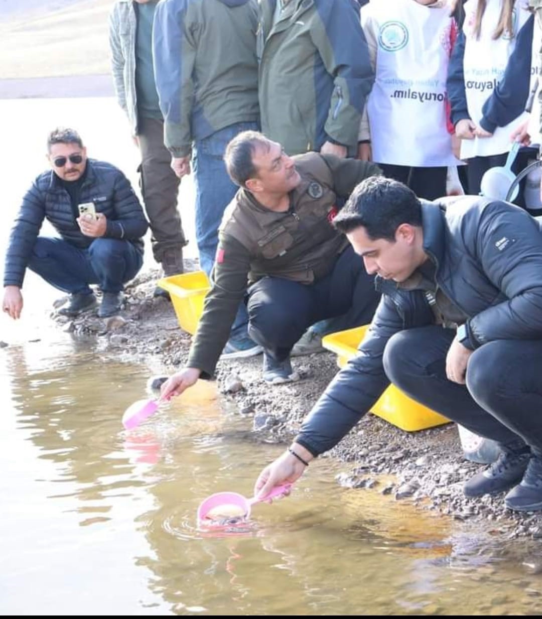 Divriği’de göletlere 10 bin yavru alabalık bırakıldı
