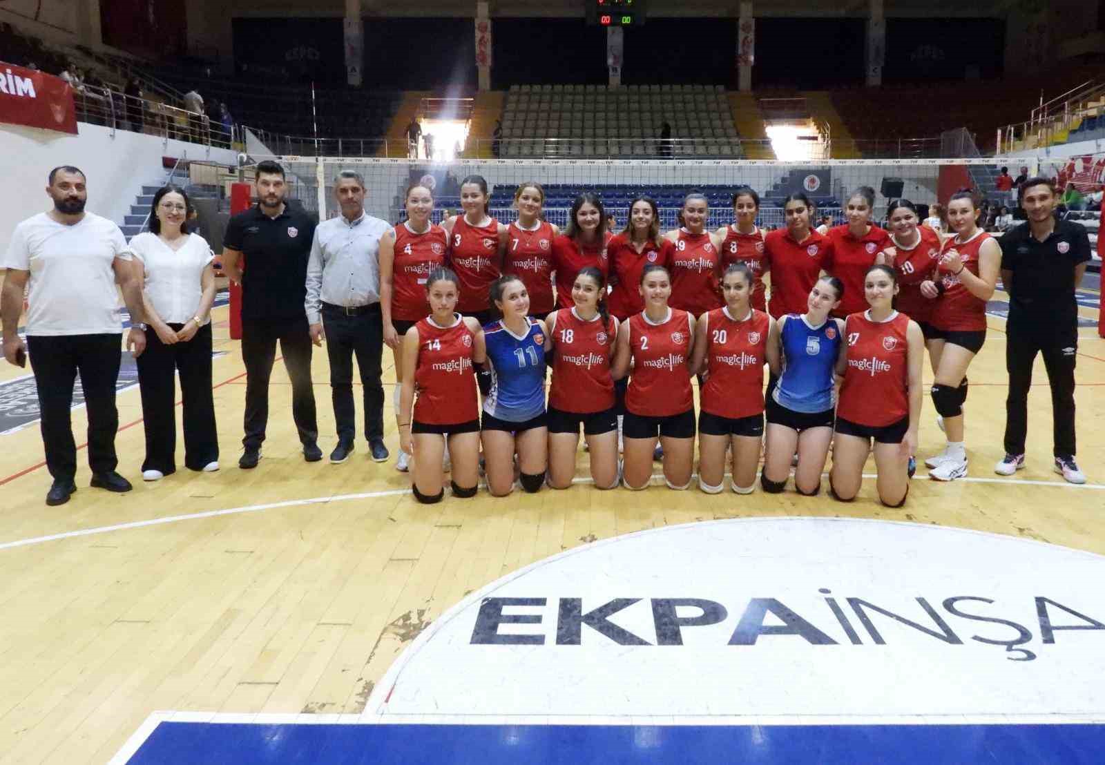 Kepez Belediyespor Kulübü Voleybol Takımı evinde galip
