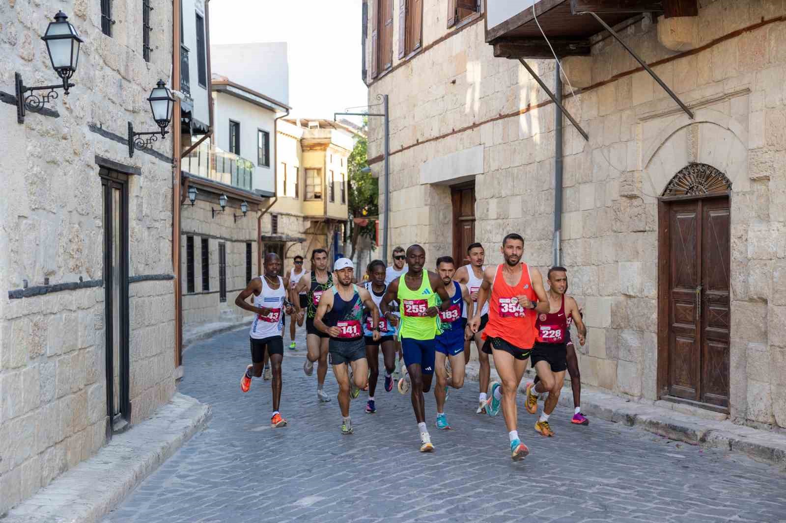 16. Uluslararası Tarsus Yarı Maratonu koşuldu
