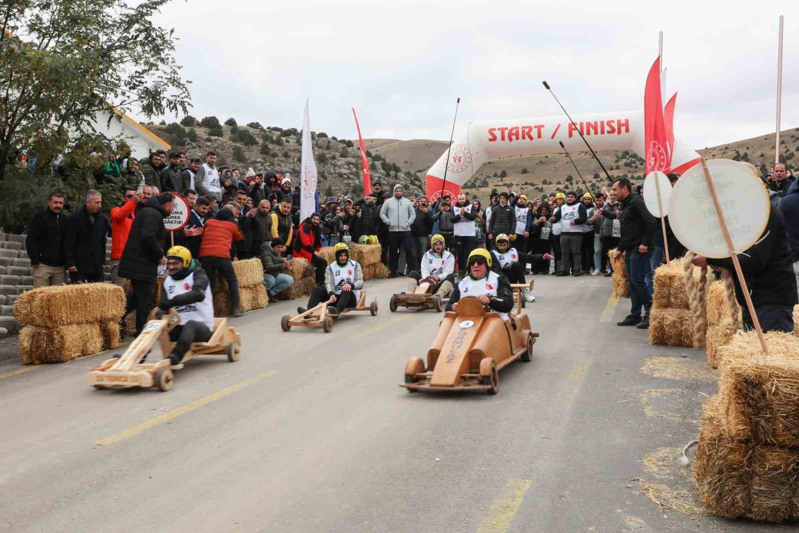 Erzincan’da Formulaz tahta araba yarışları düzenlendi
