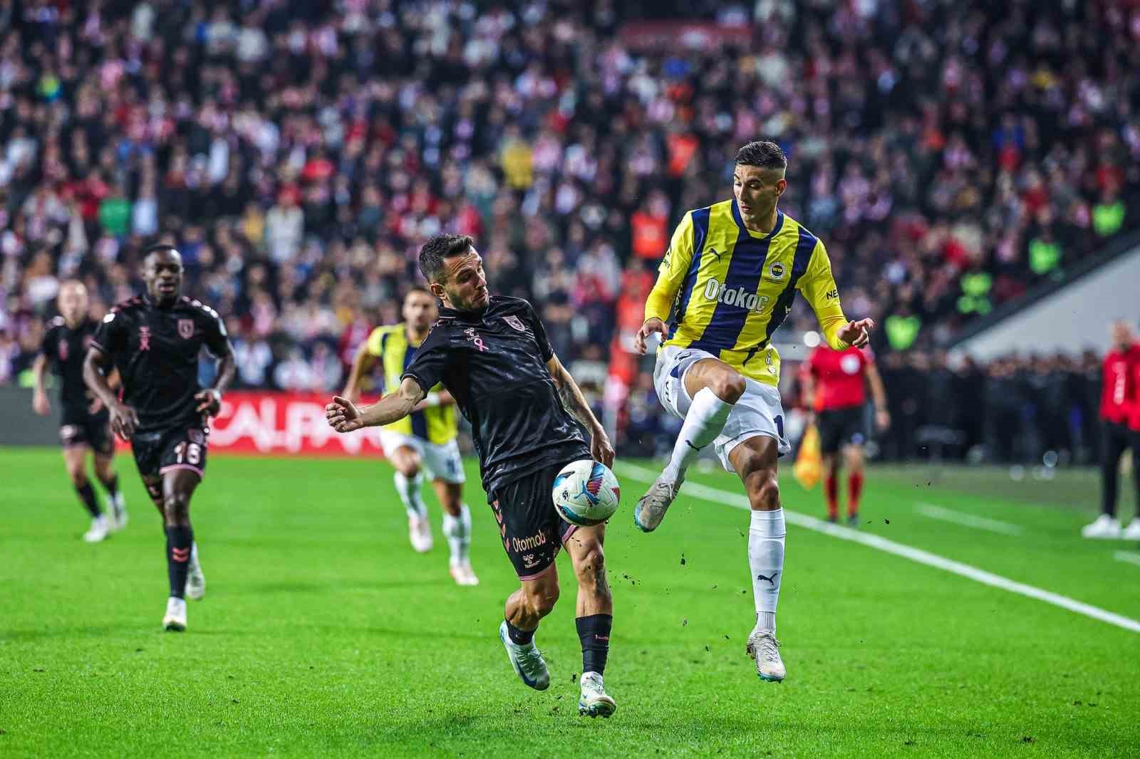 Trendyol Süper Lig: Samsunspor: 0 - Fenerbahçe: 1 (İlk yarı)
