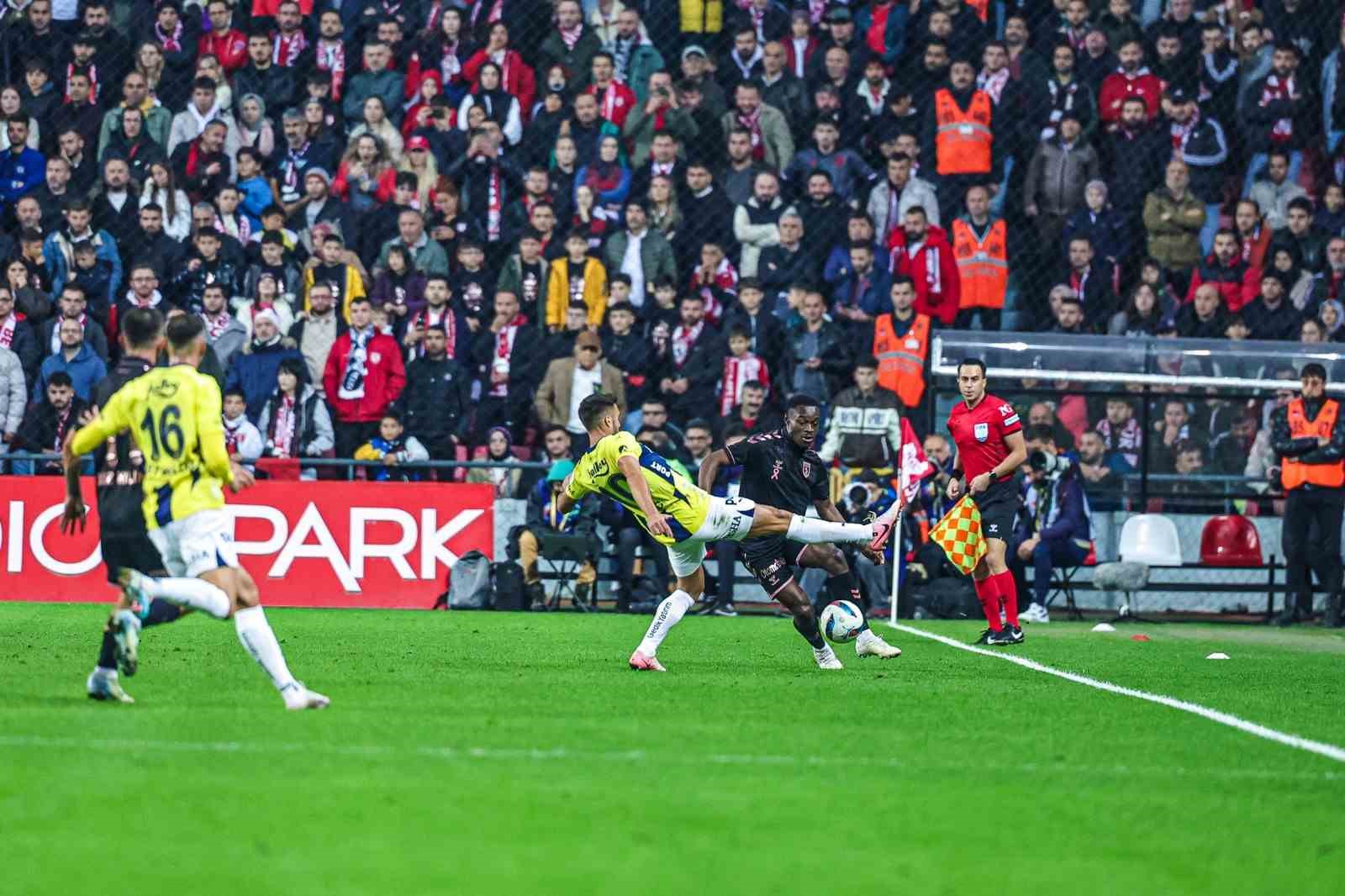 Trendyol Süper Lig: Samsunspor: 0 - Fenerbahçe: 1 (İlk yarı)
