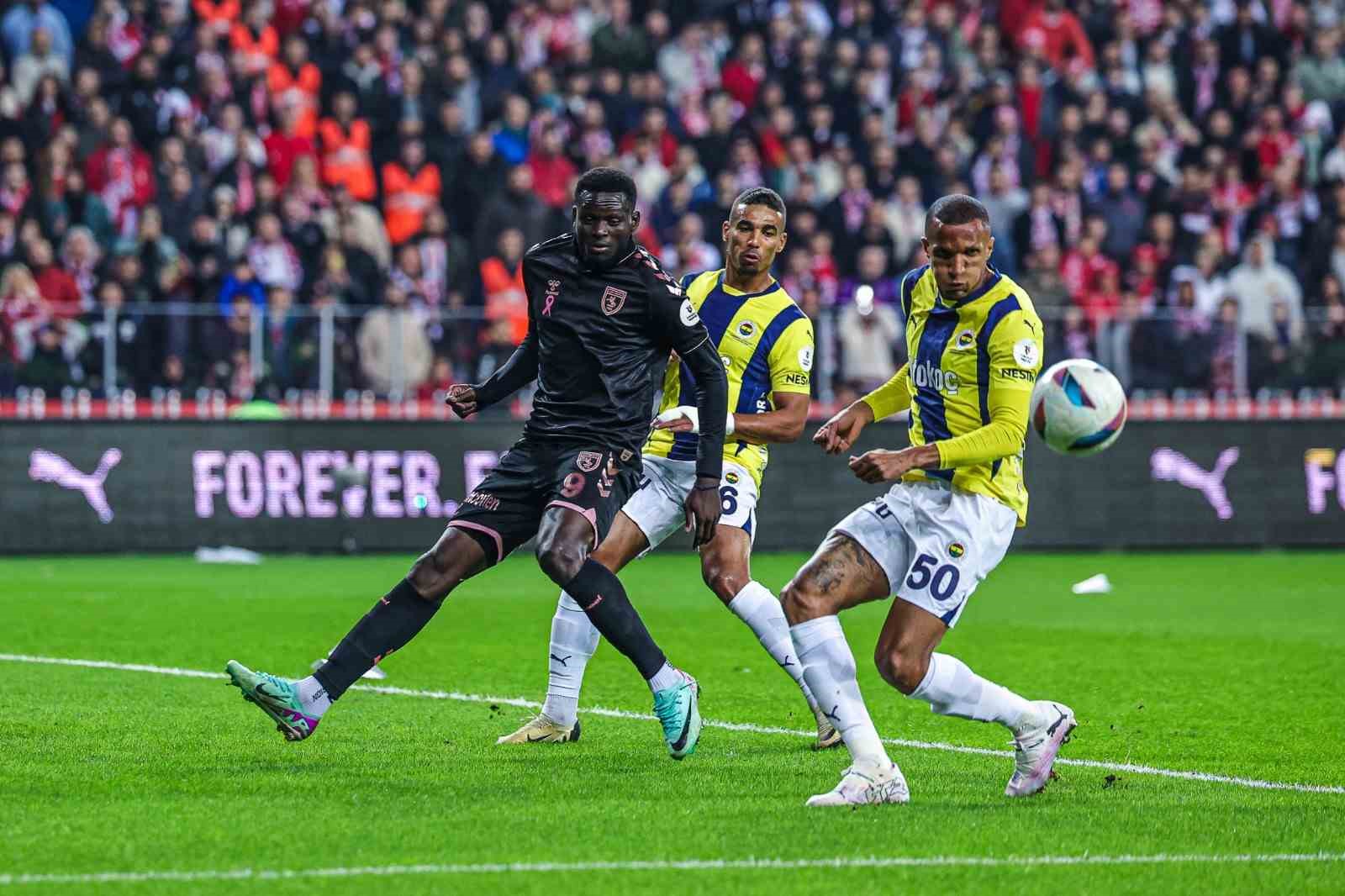 Trendyol Süper Lig: Samsunspor: 0 - Fenerbahçe: 1 (İlk yarı)
