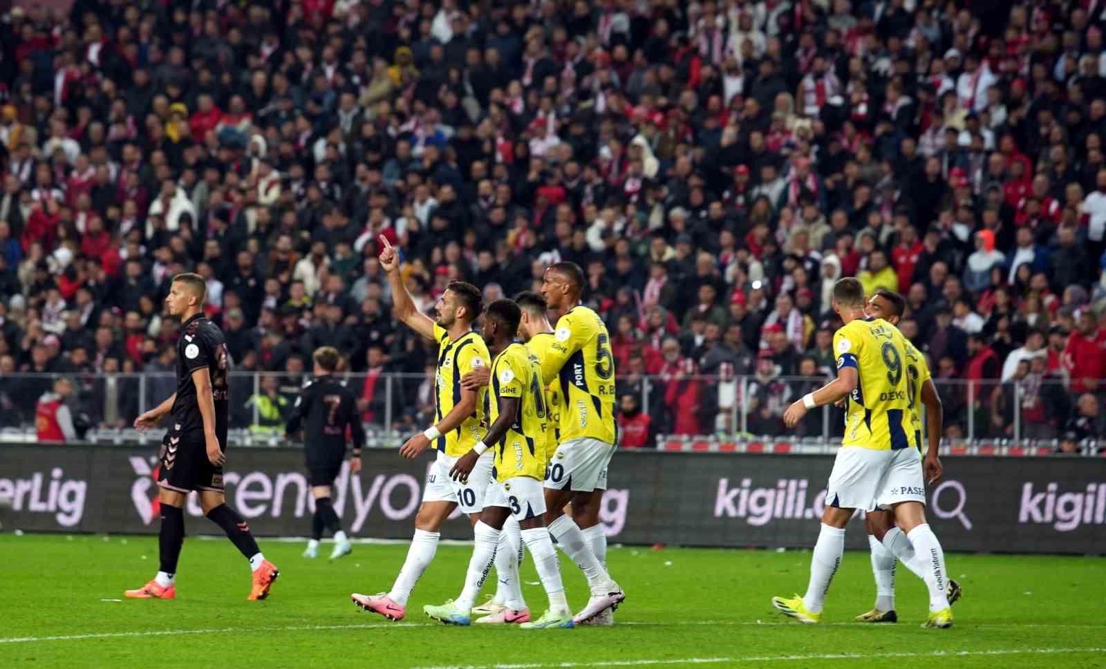 Trendyol Süper Lig: Samsunspor: 0 - Fenerbahçe: 1 (İlk yarı)
