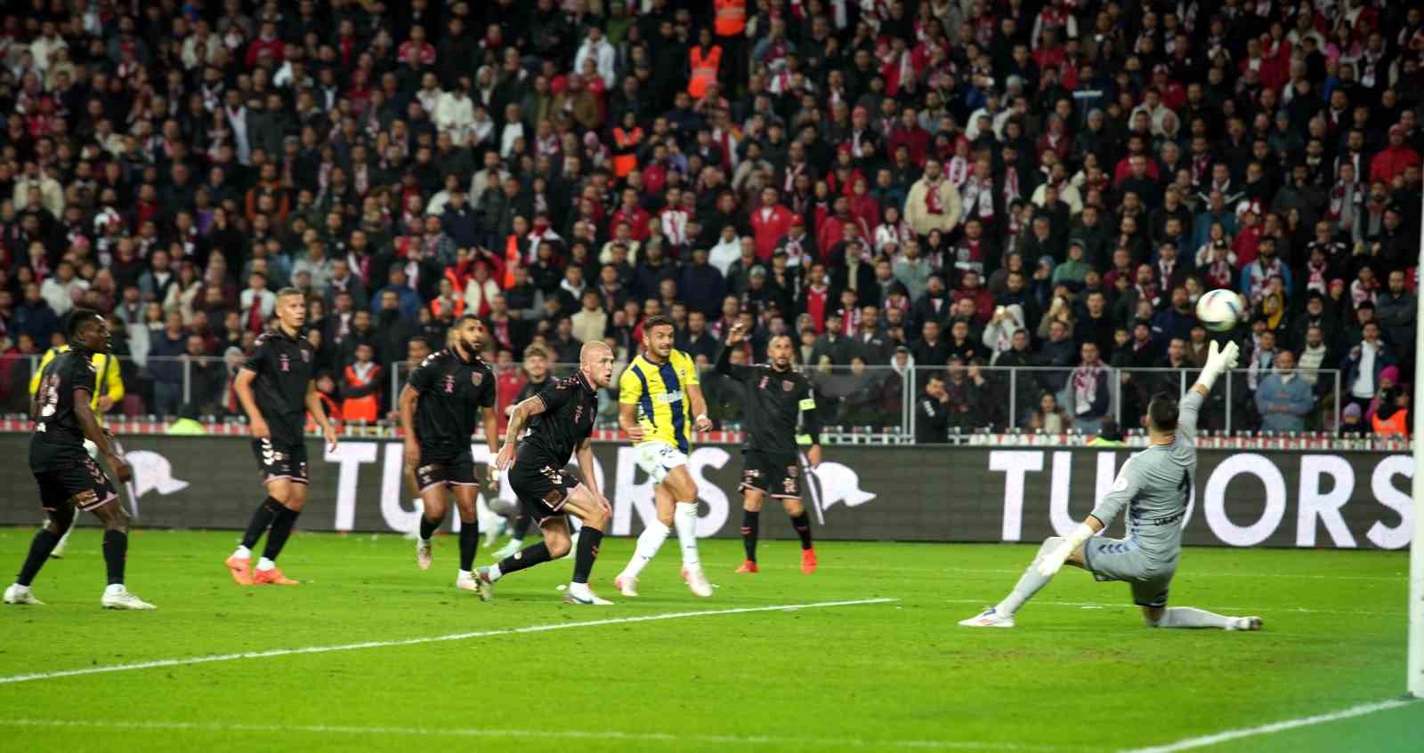 Trendyol Süper Lig: Samsunspor: 0 - Fenerbahçe: 1 (İlk yarı)
