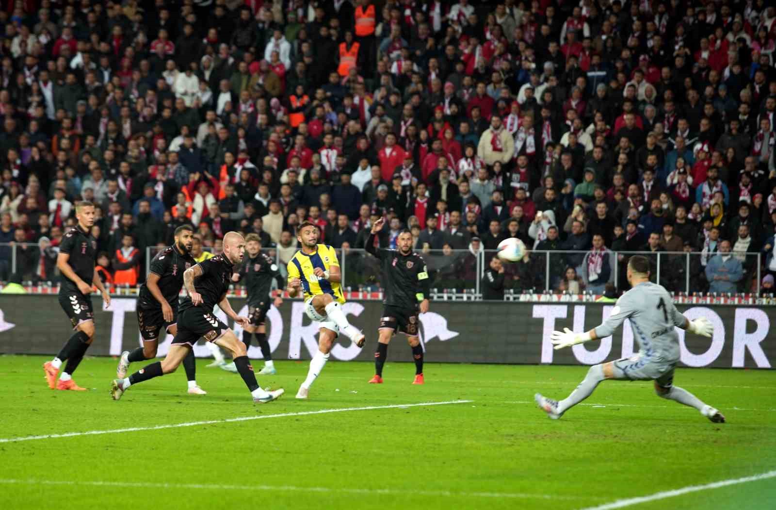 Trendyol Süper Lig: Samsunspor: 0 - Fenerbahçe: 1 (İlk yarı)
