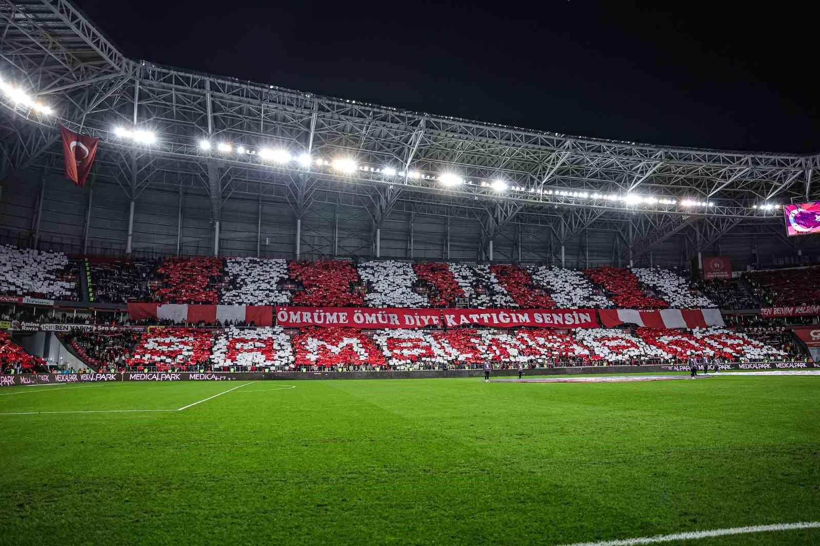 Trendyol Süper Lig: Samsunspor: 0 - Fenerbahçe: 1 (İlk yarı)
