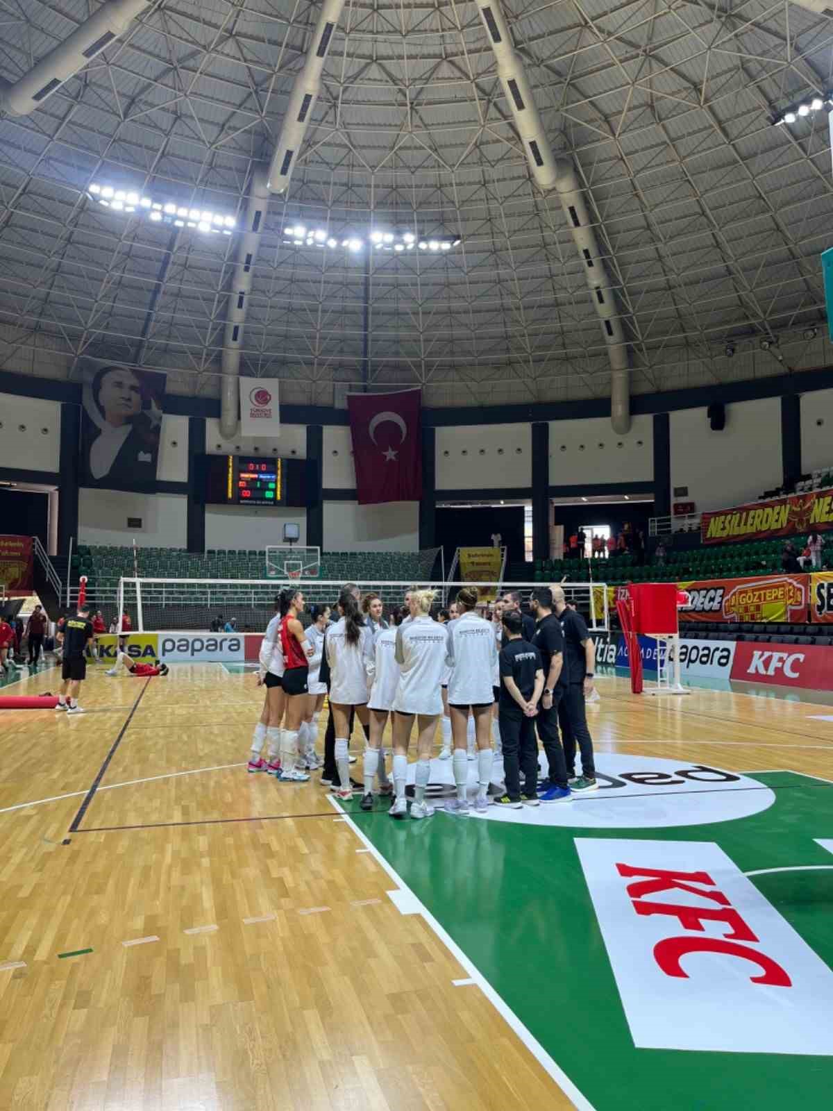 TVF Kadınlar 1. Ligi: Bozüyük Belediyesi Eğitim Spor: 0 - Göztepe: 3
