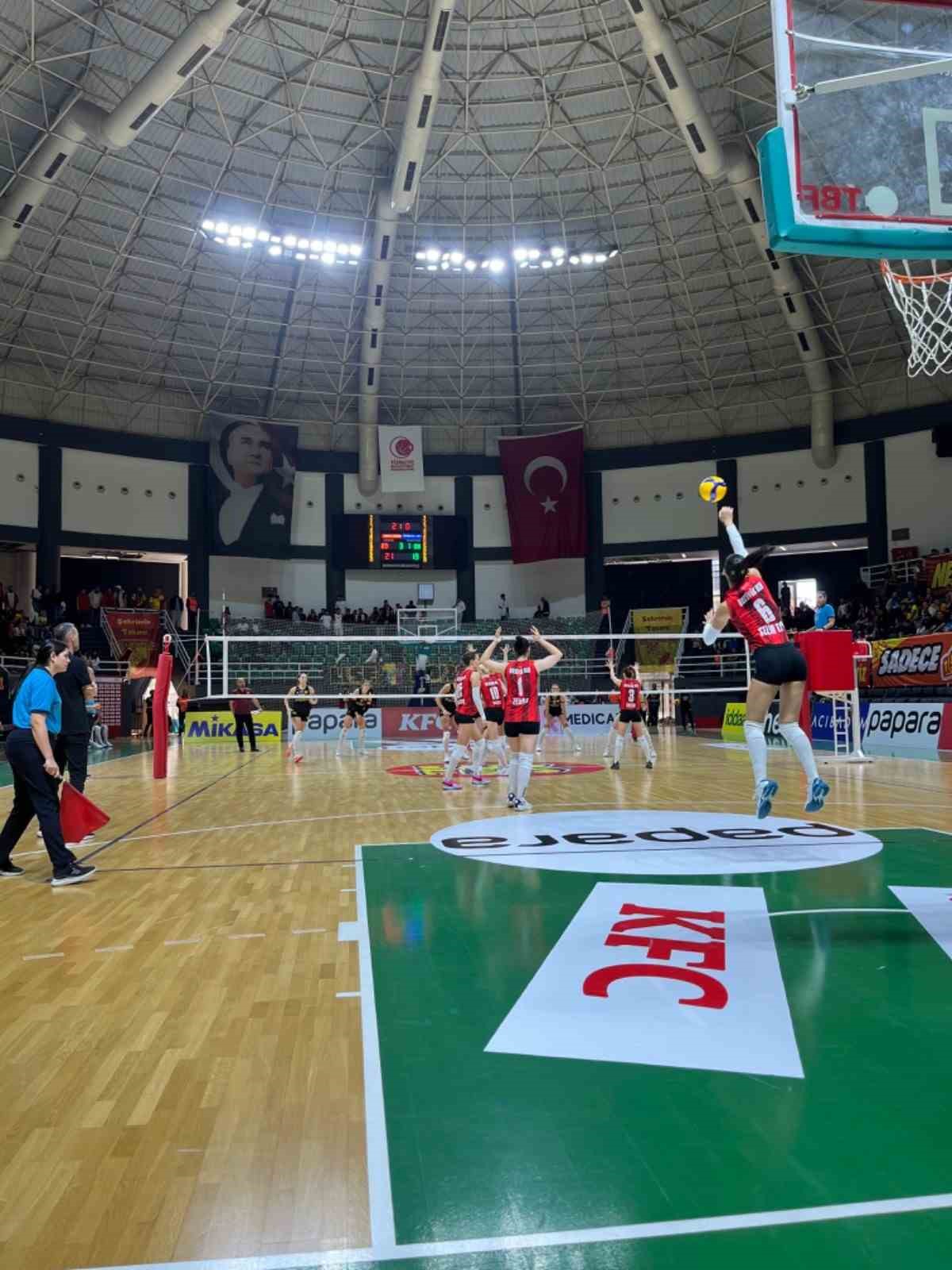 TVF Kadınlar 1. Ligi: Bozüyük Belediyesi Eğitim Spor: 0 - Göztepe: 3
