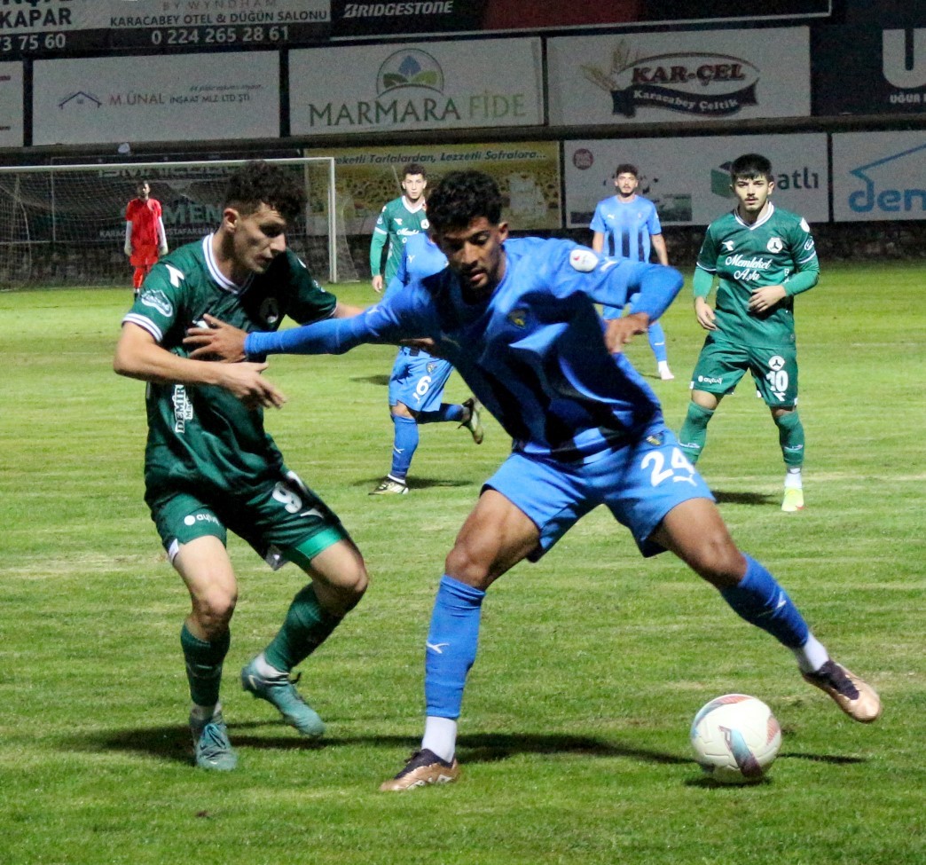 TFF 2. Lig: Karacabey Belediyespor: 3 - Giresunspor: 1
