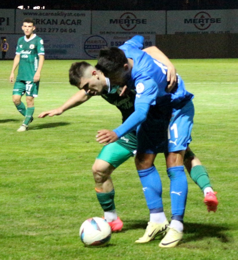 TFF 2. Lig: Karacabey Belediyespor: 3 - Giresunspor: 1
