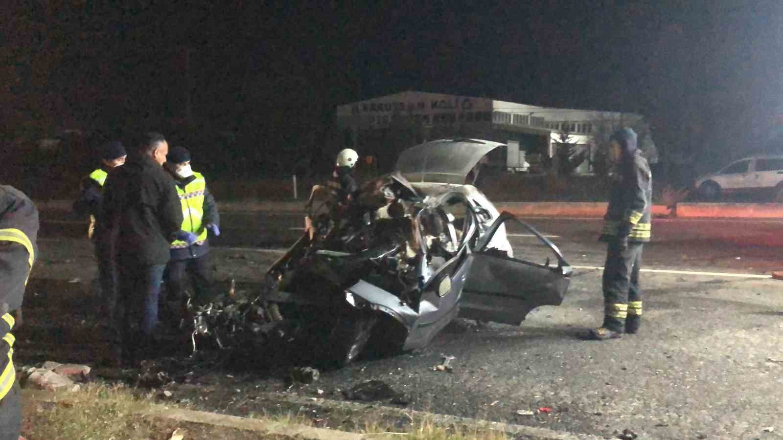 Tekirdağ’da feci kaza... Otomobil iş makinesine arkadan çarptı: 5 ölü
