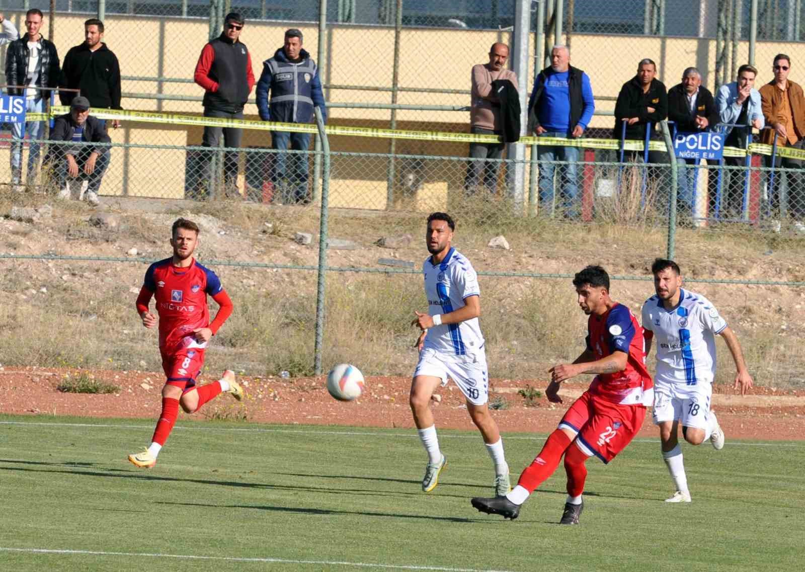 Türkiye 3. Lig 4. Grup: Niğde Belediyespor: 2 - Erciyes 38 FK: 0
