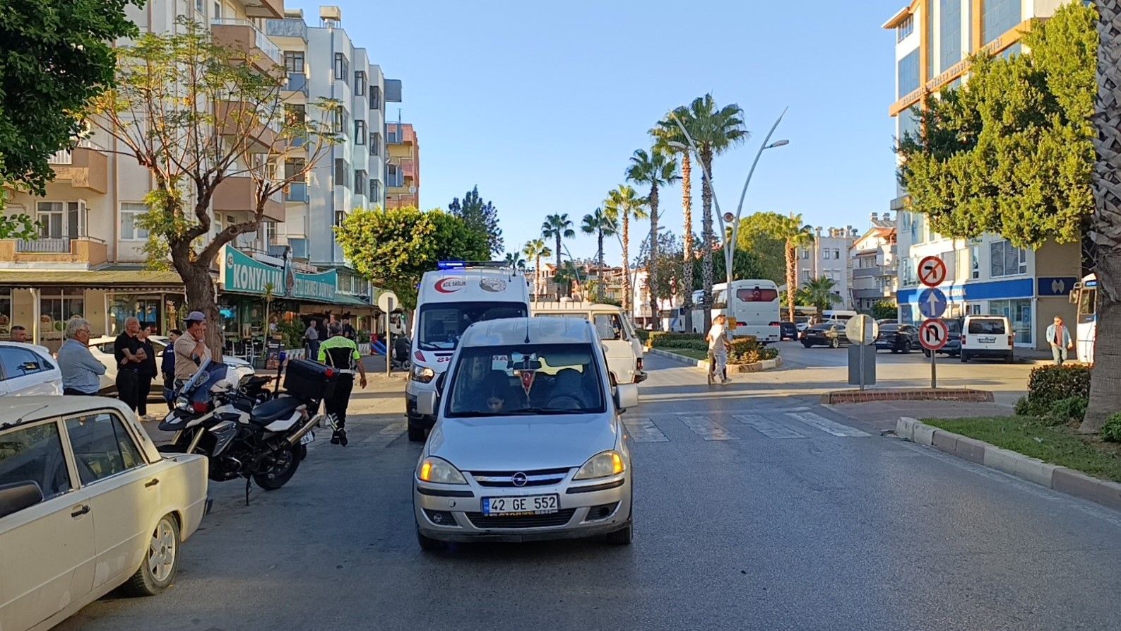 Önünde giden kamyonete arkadan çarptı: O anlar güvenlik kamerasında
