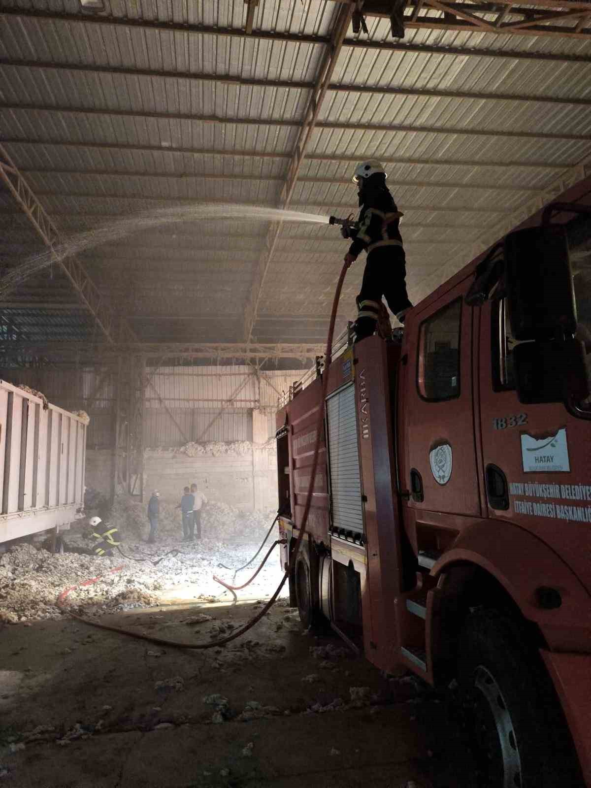 Kumlu’da pamuk fabrikasında yangın
