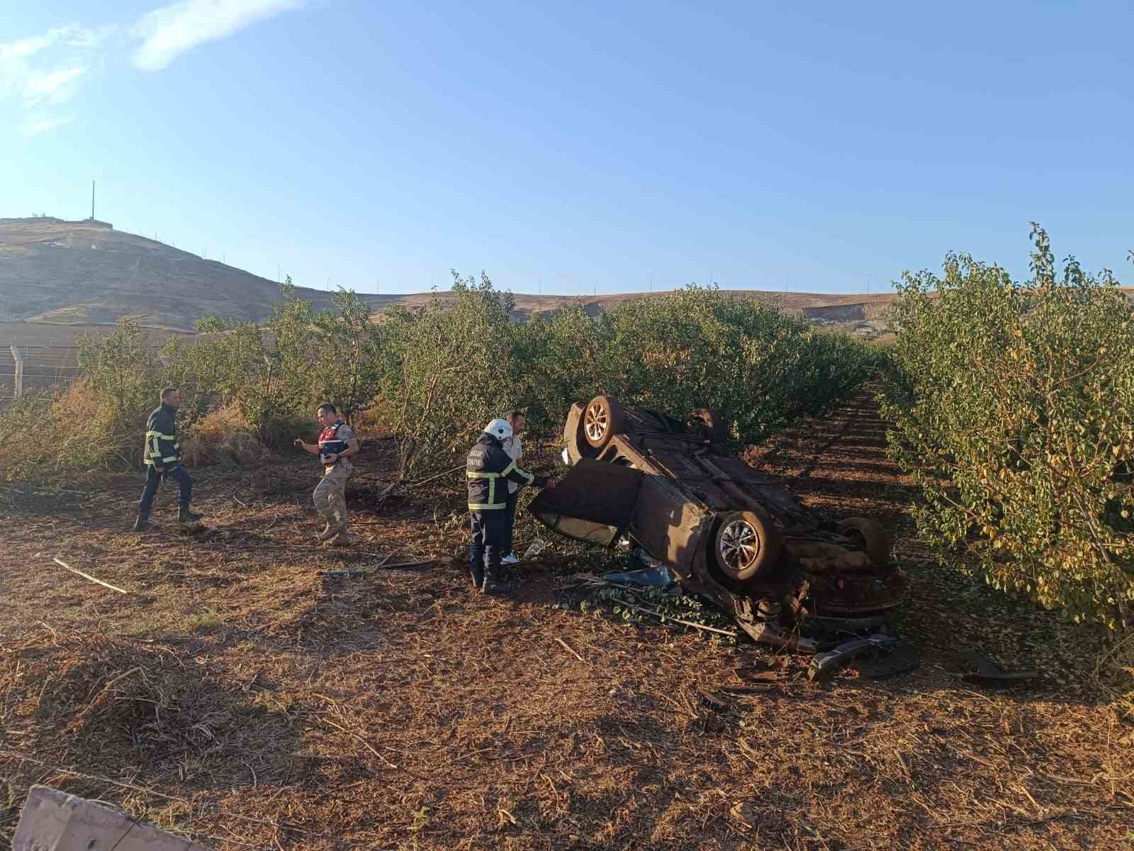 Kırıkhan’da meyve bahçesine uçan otomobilin sürücüsü yaralandı
