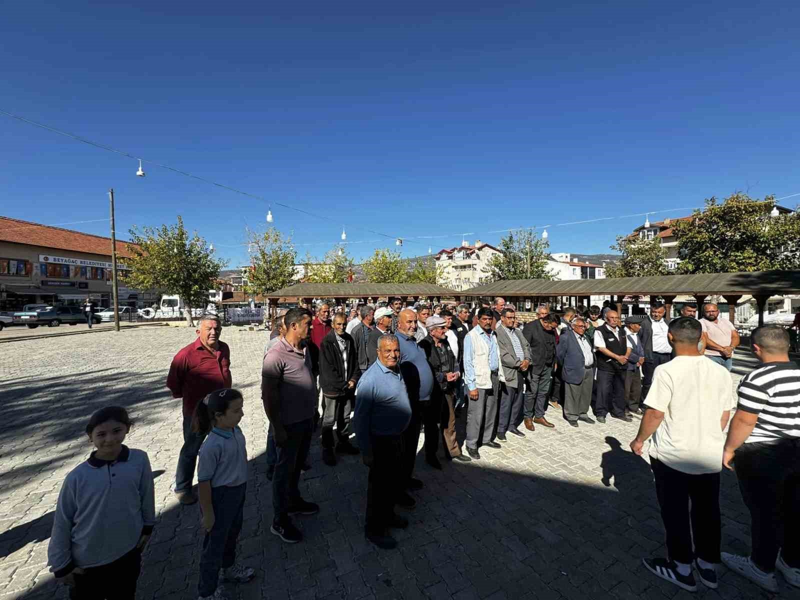 Beyağaçlı Mehmetçikler kışlalarına uğurlandı
