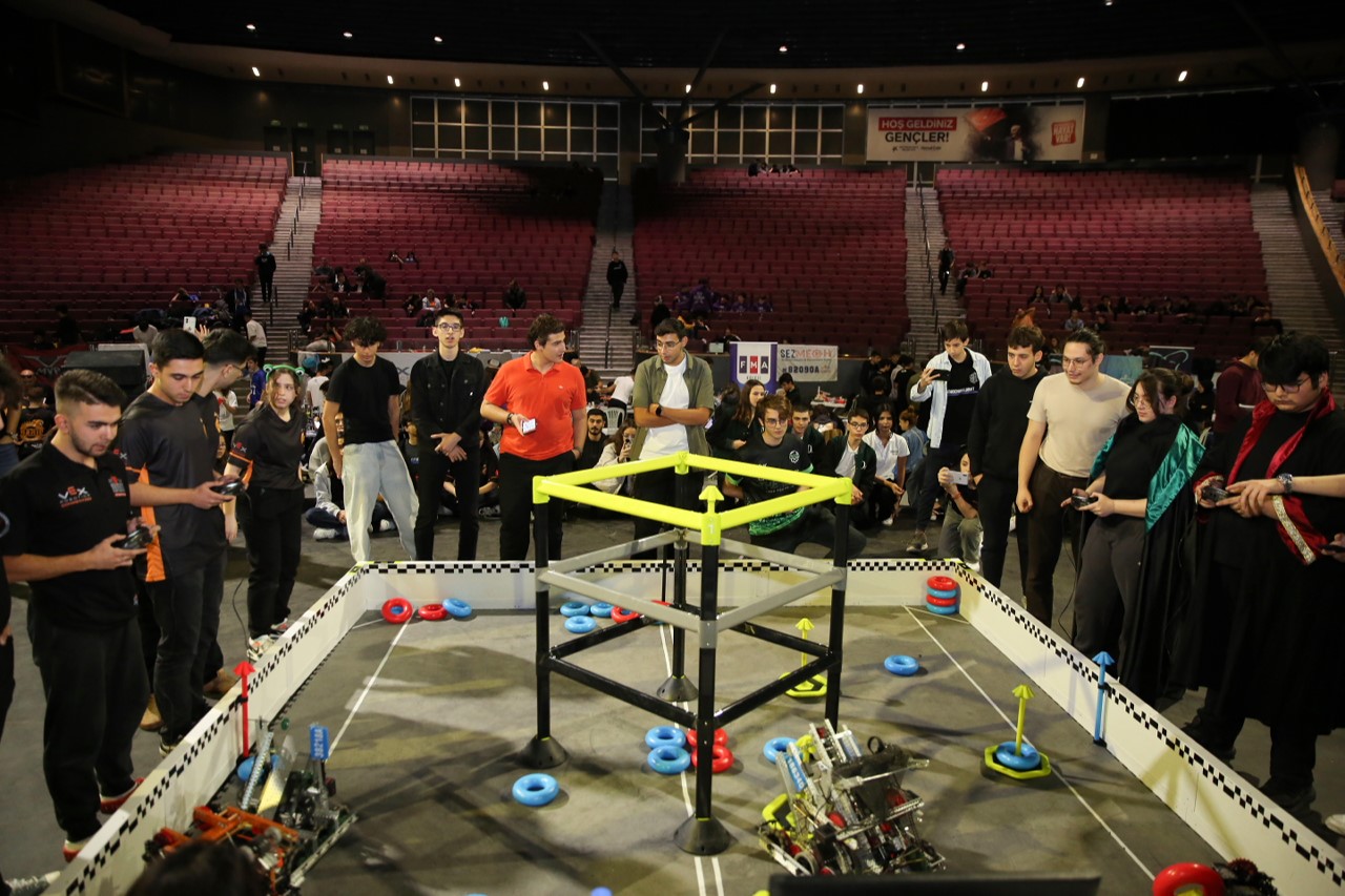 Küçükçekmece’de VEX Robotics heyecanı
