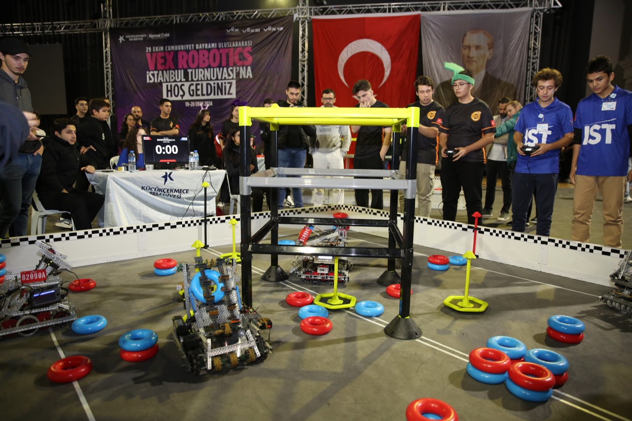 Küçükçekmece’de VEX Robotics heyecanı
