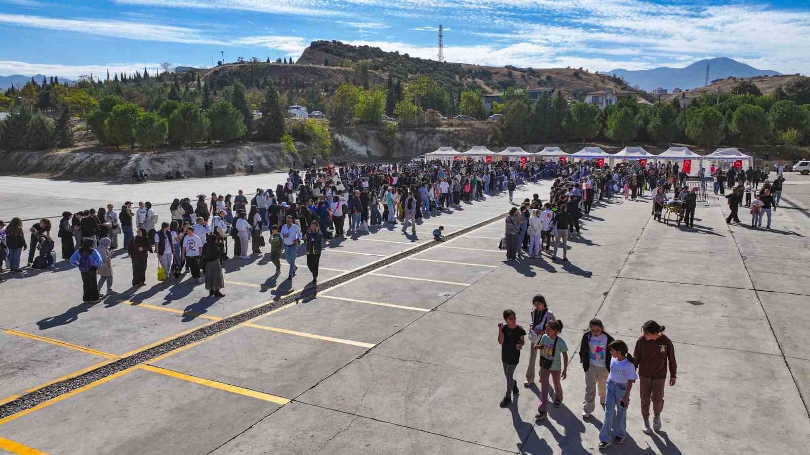 Denizli Büyükşehirin düzenlediği Kitap Fuarına Denizlililer akın etti
