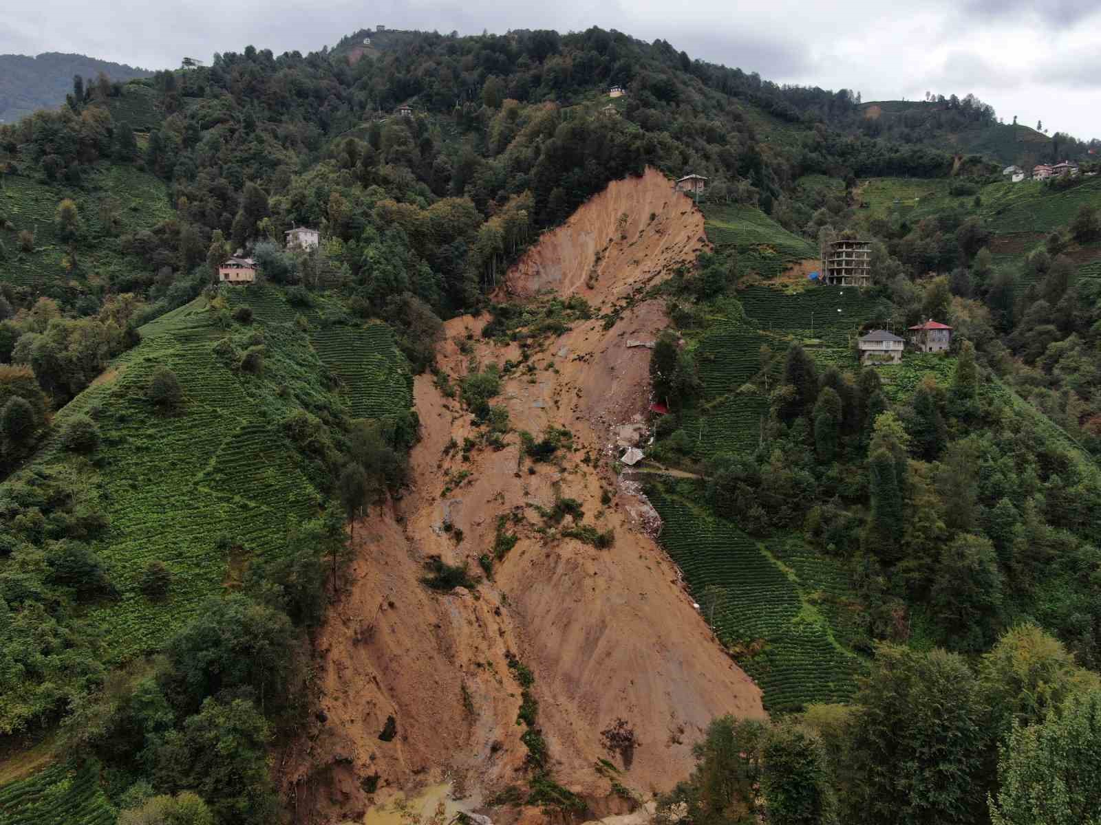 Rize’de heyelanın yaşandığı alan havadan görüntülendi
