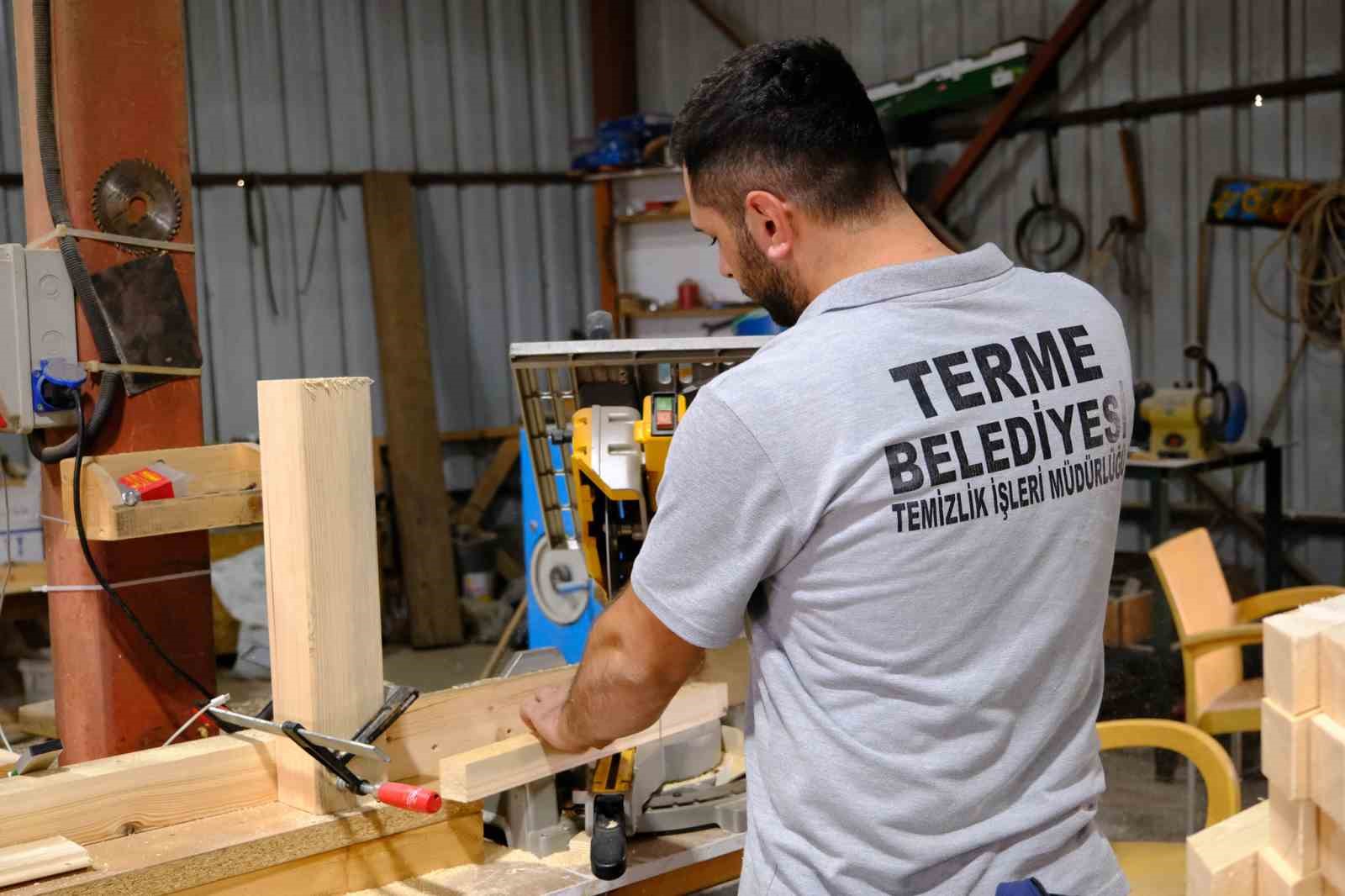 Terme Belediyesi kendi kent mobilyalarını üretiyor
