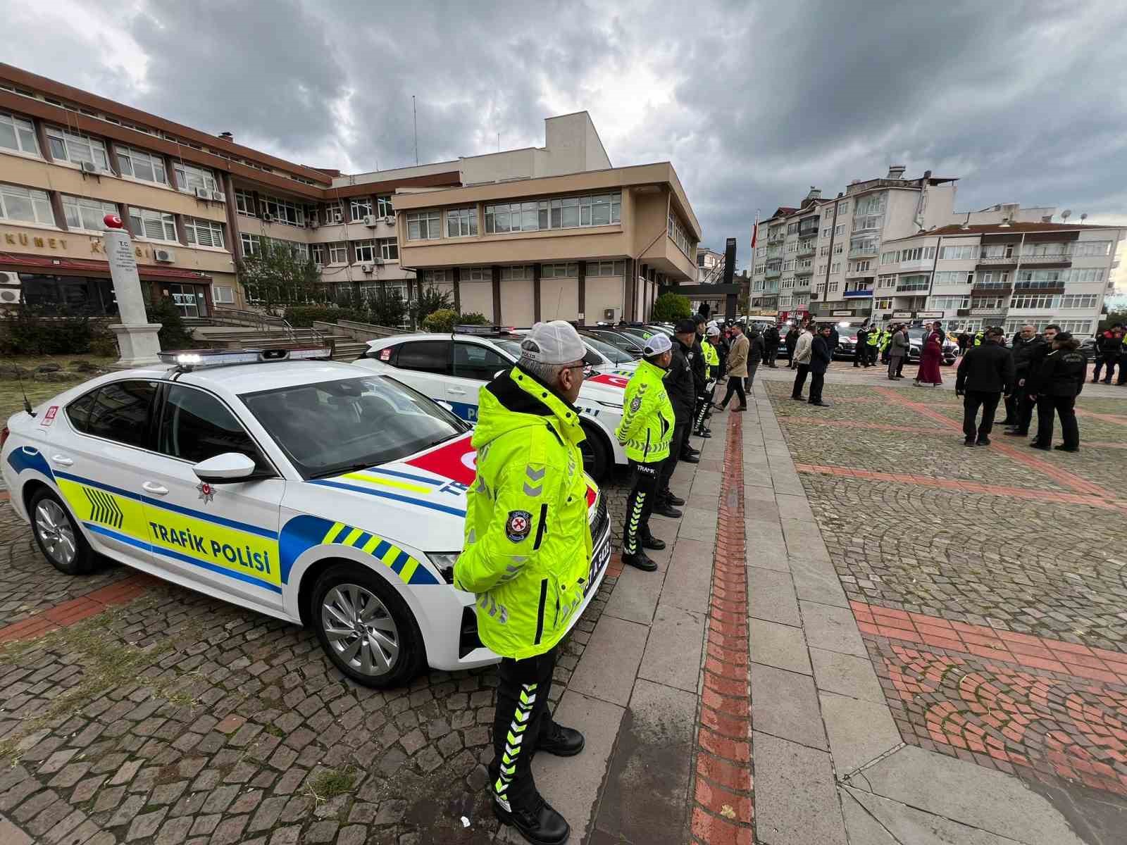 Sinop’ta emniyet ve jandarmaya hizmet aracı tahsisi
