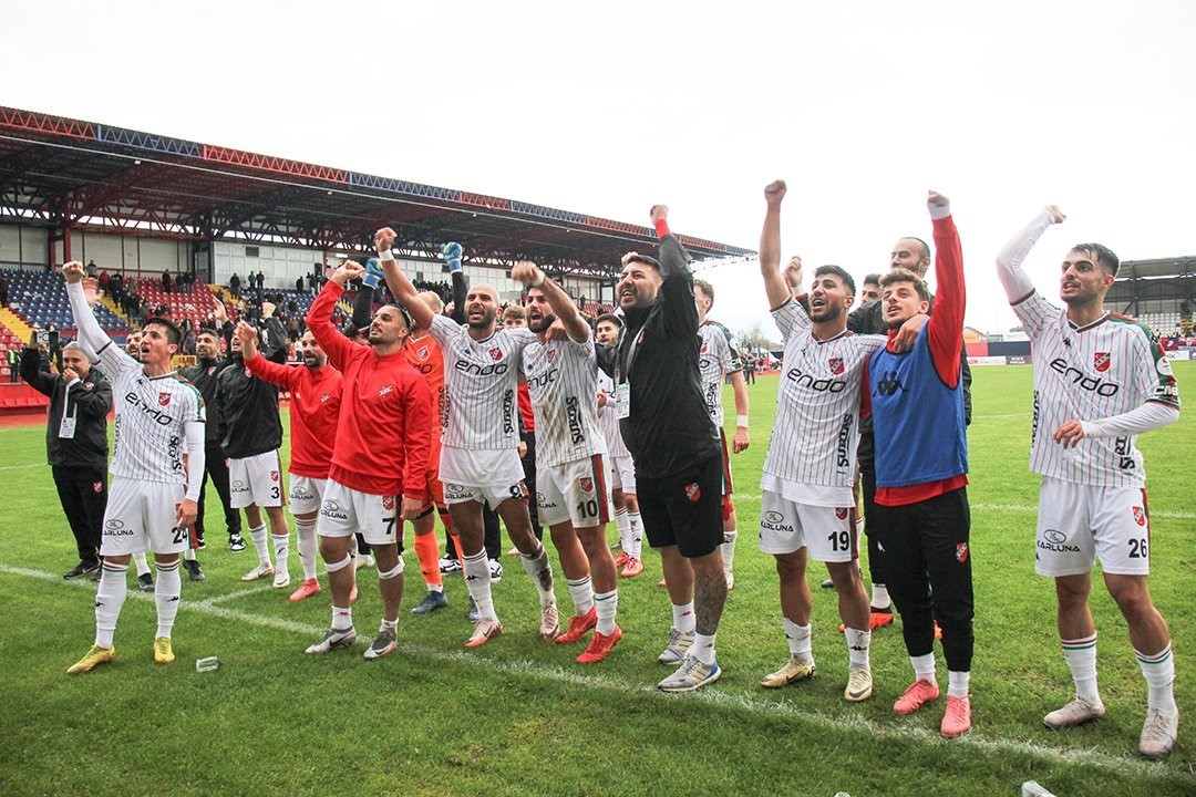 Karşıyaka liderlik koltuğuna oturdu
