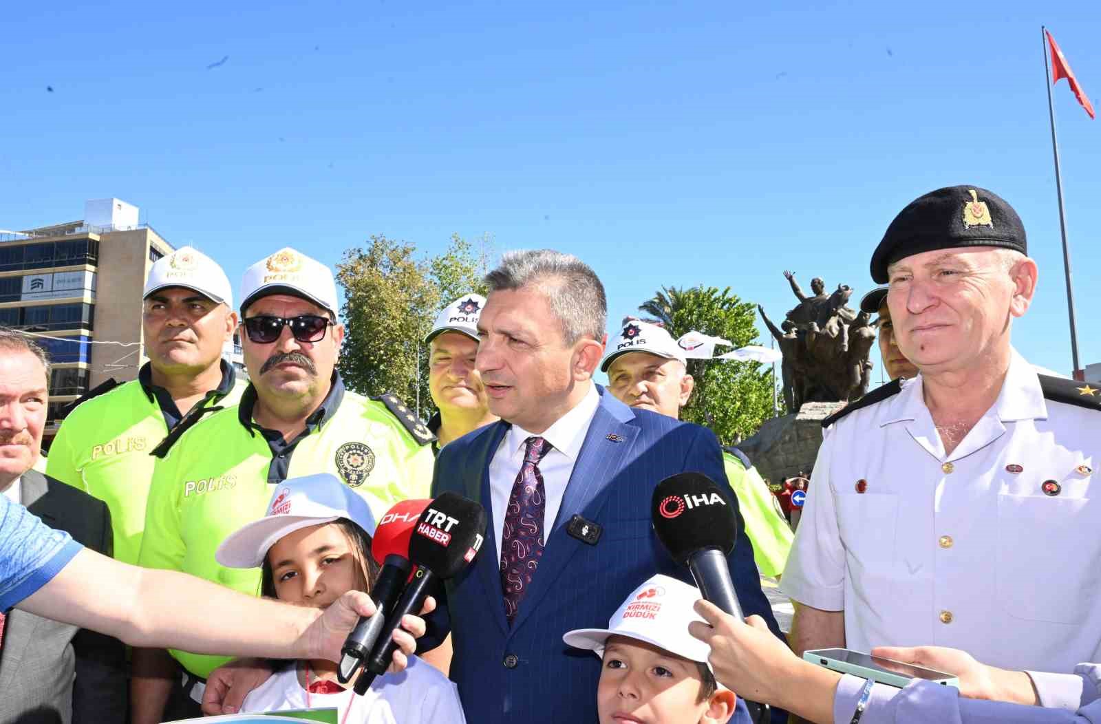 Vali Şahin: “Kazaların çok büyük bölümü sürücü hatalarından kaynaklanıyor”
