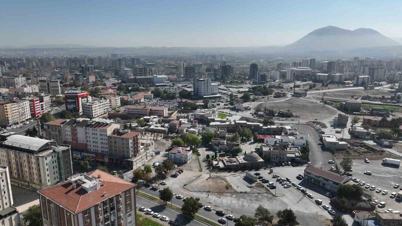 Başkan Büyükkılıç; Tarihi Kayseri Mahallesi dokusunu ortaya çıkaracak projeyi yerinde inceledi
