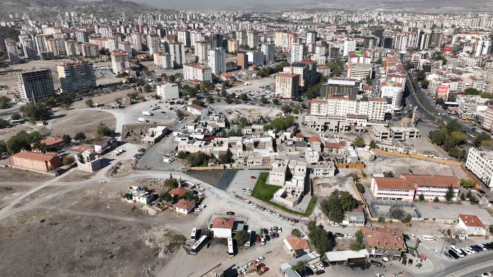 Başkan Büyükkılıç; Tarihi Kayseri Mahallesi dokusunu ortaya çıkaracak projeyi yerinde inceledi
