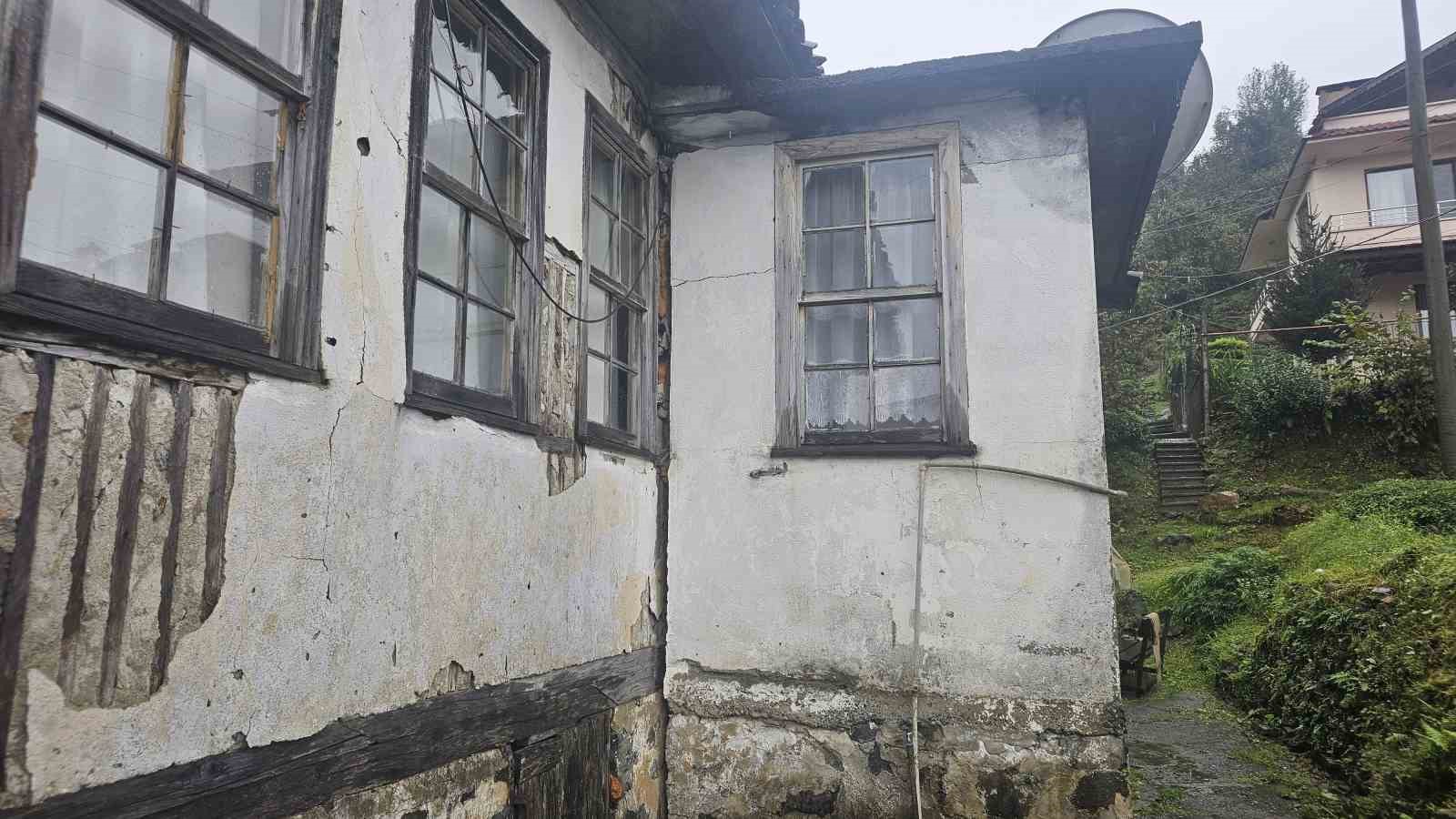 Artvin’de bir köydeki 16 haneli mahalle heyelan riski nedeniyle boşaltıldı
