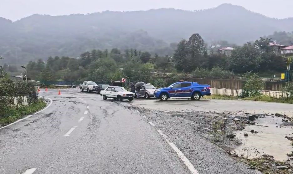 Artvin’de bir köydeki 16 haneli mahalle heyelan riski nedeniyle boşaltıldı
