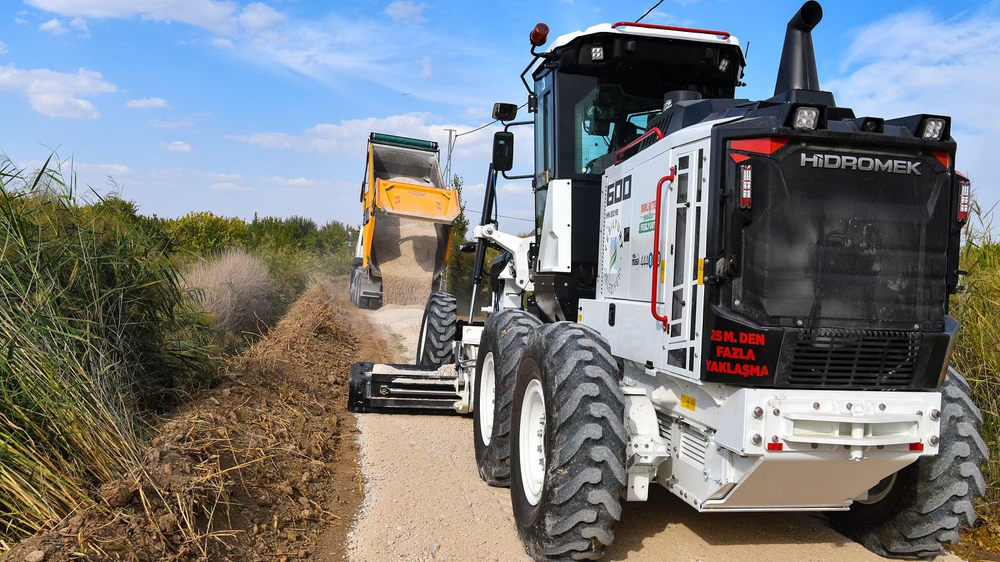 Yeşilyurt Belediyesi’nden kış öncesinde yol atağı
