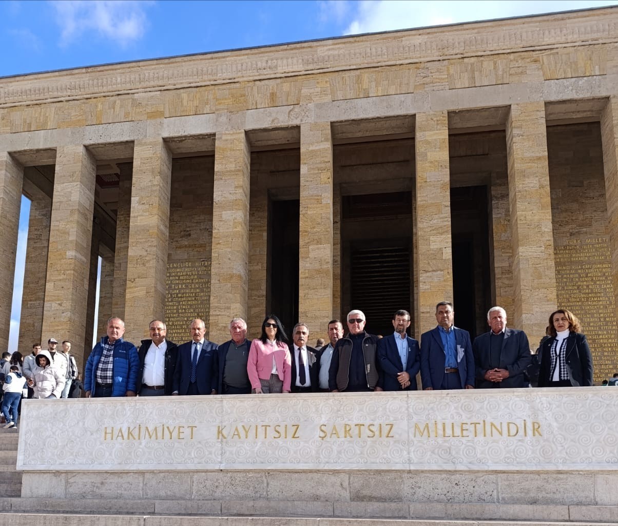 Manisalı muhtarlar Anıtkabir’deki törenlere katıldı
