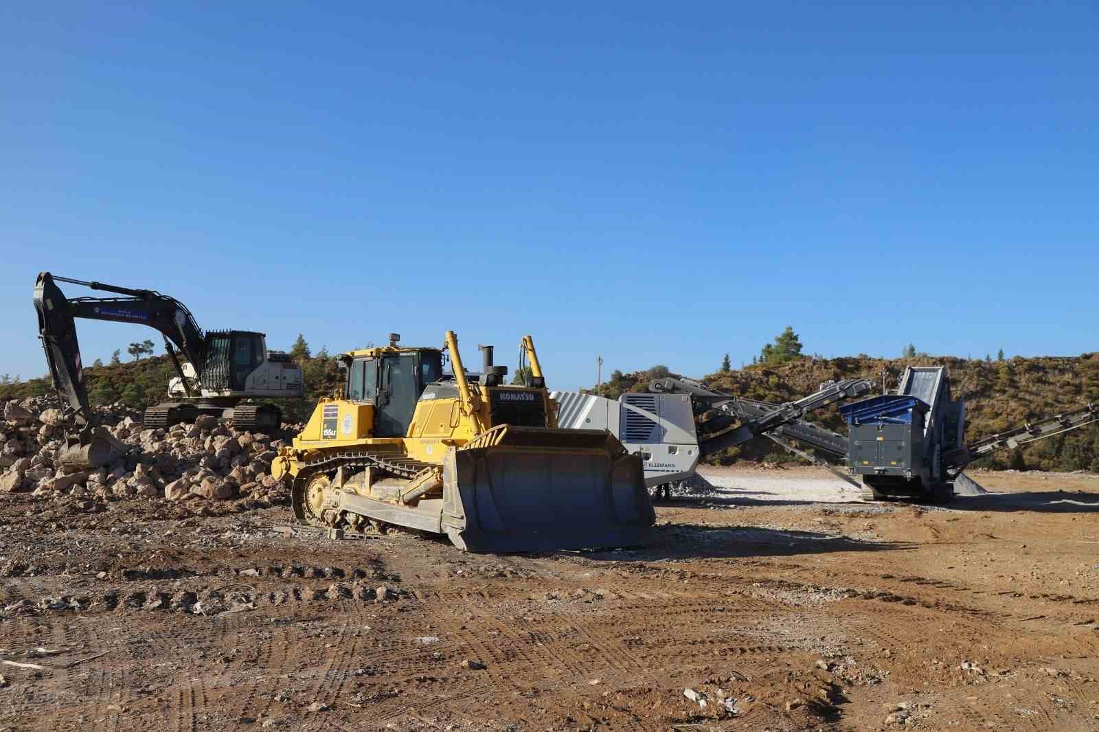 Muğla Büyükşehir Belediyesi’nden Marmaris’e mobil konkasör
