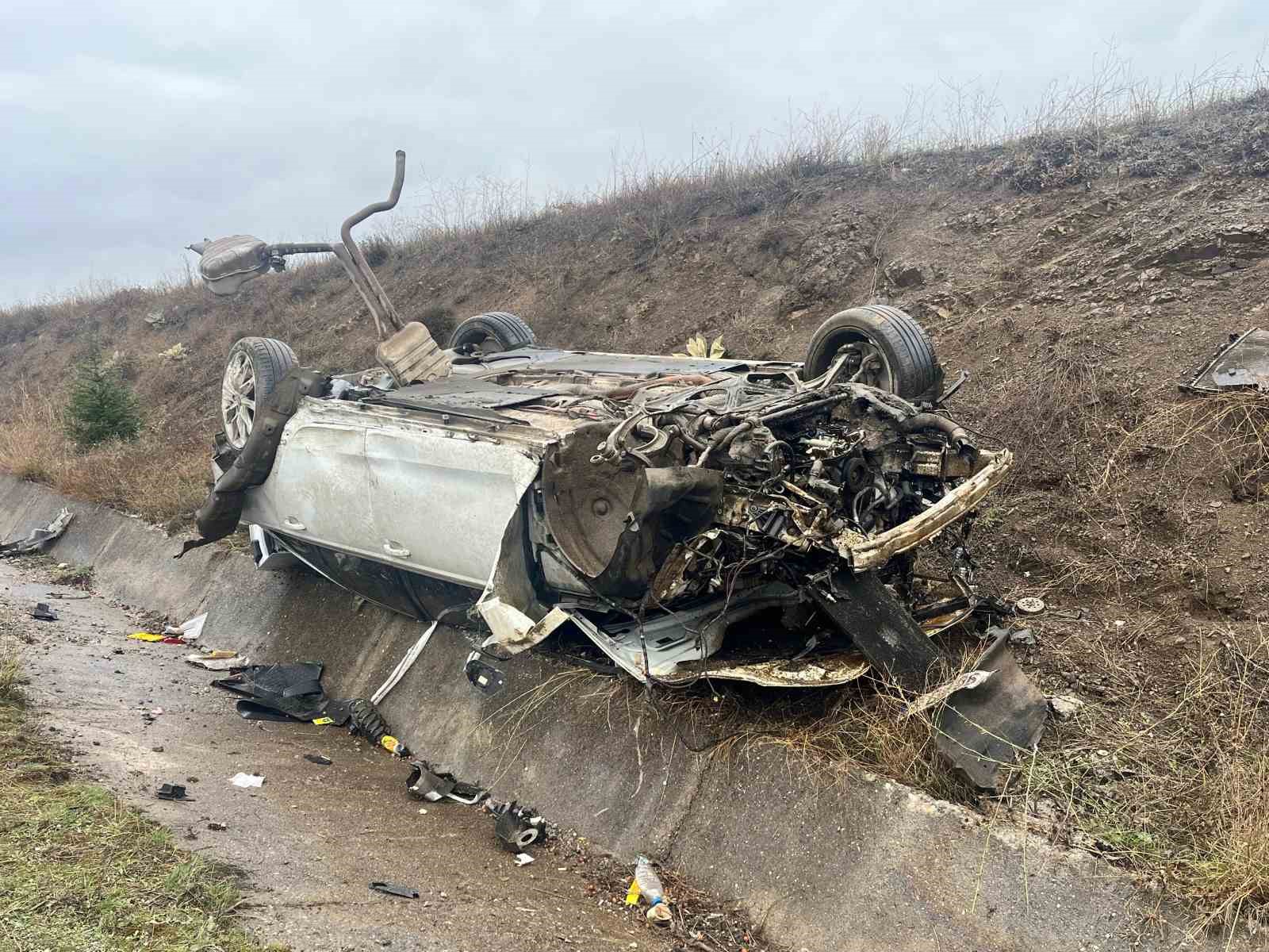 Takla atan milyonluk Audi hurda yığınına döndü
