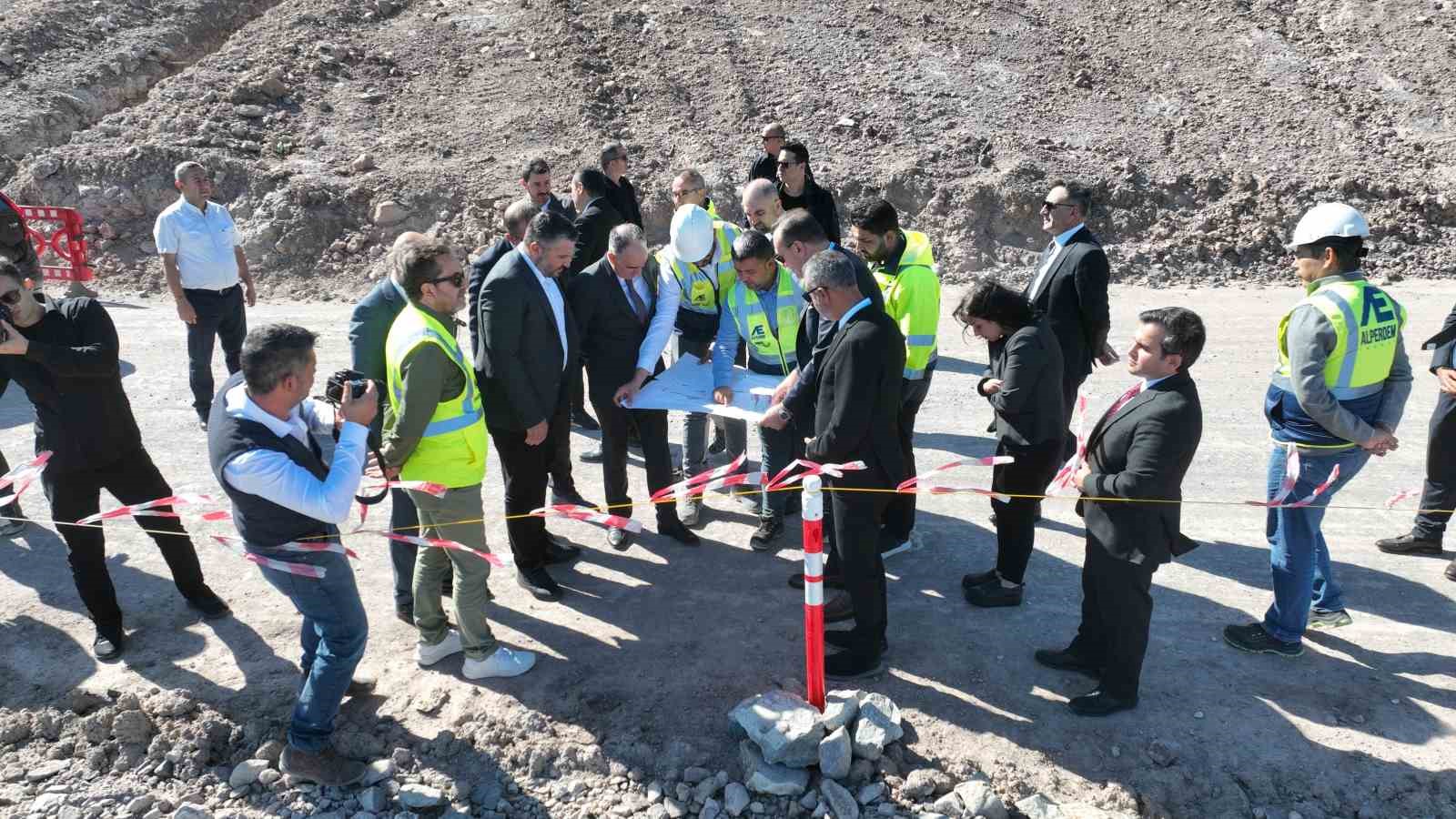 Sanayi ve Teknoloji Bakan Yardımcısı İnan’dan Muradiye OSB’ye ziyaret
