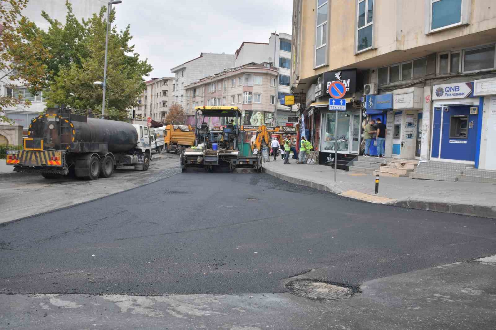 Esenyurt’ta  bozuk olan yollar yenileniyor
