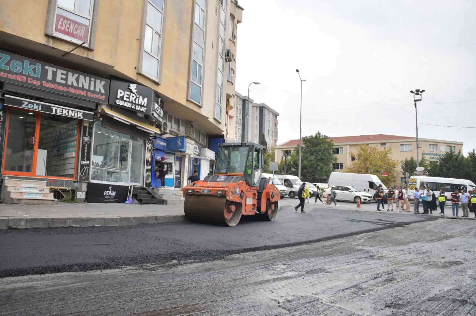 Esenyurt’ta  bozuk olan yollar yenileniyor
